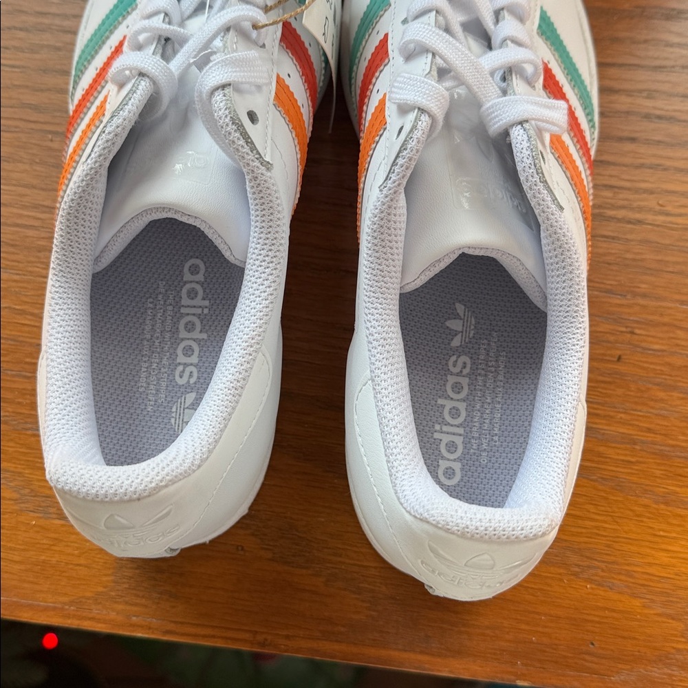 NWT Adidas Superstar size 9 - Picture 5 of 8